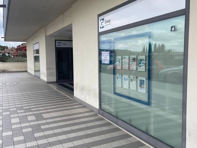 Locale Commerciale in affitto a Fara Sabina, Lazio