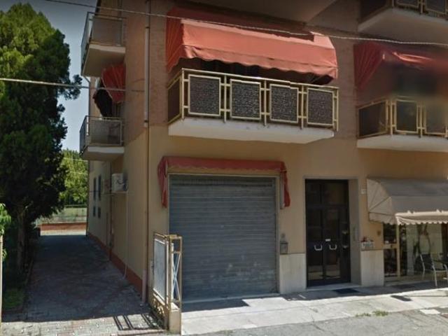 Locale Commerciale in affitto a Ferrara, Reggio Emilia