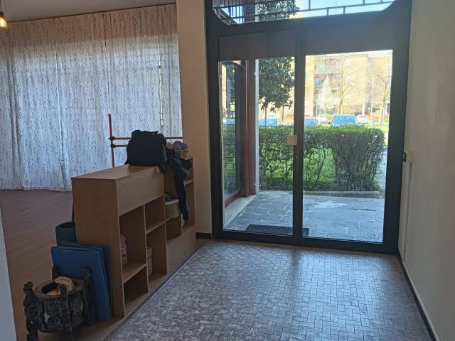 Locale Commerciale in affitto a Fidenza, Reggio Emilia