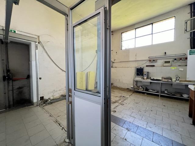 Locale Commerciale in affitto a Fiorenzuola D'arda, Reggio Emilia