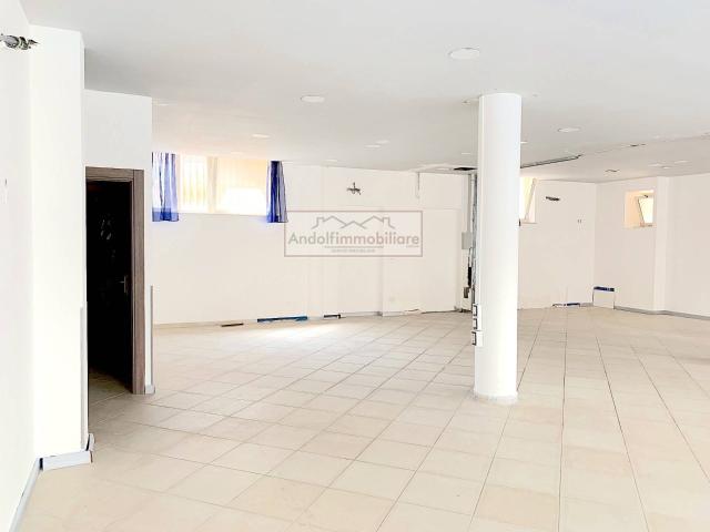Locale Commerciale in affitto a Porta Roma, Salto Di Fondi