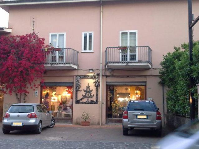 Locale Commerciale in affitto a Porta Roma, Salto Di Fondi