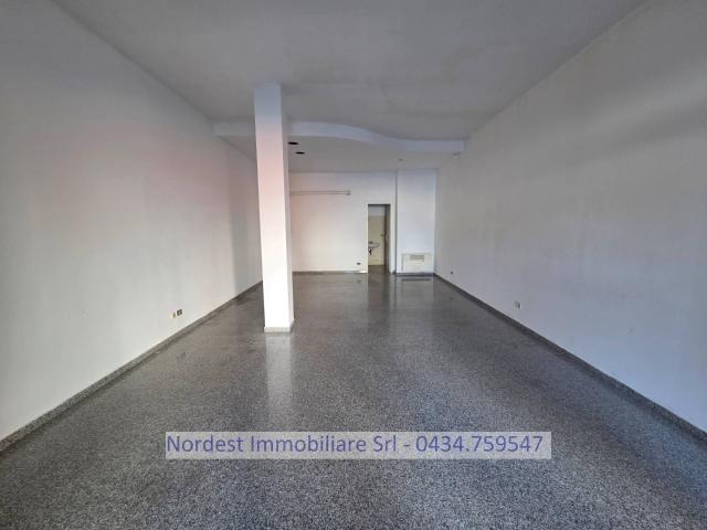 Locale Commerciale in affitto a Gaiarine, Veneto
