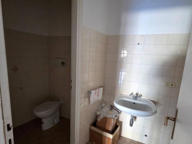 Locale Commerciale in affitto a Gaiarine, Veneto