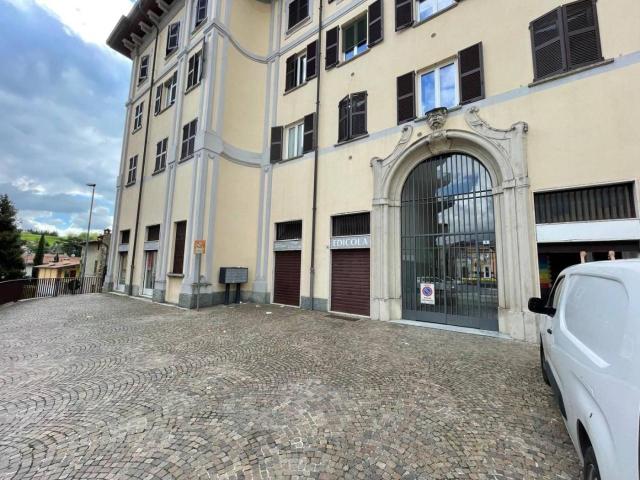 Locale Commerciale in affitto a Galbiate, Lombardia