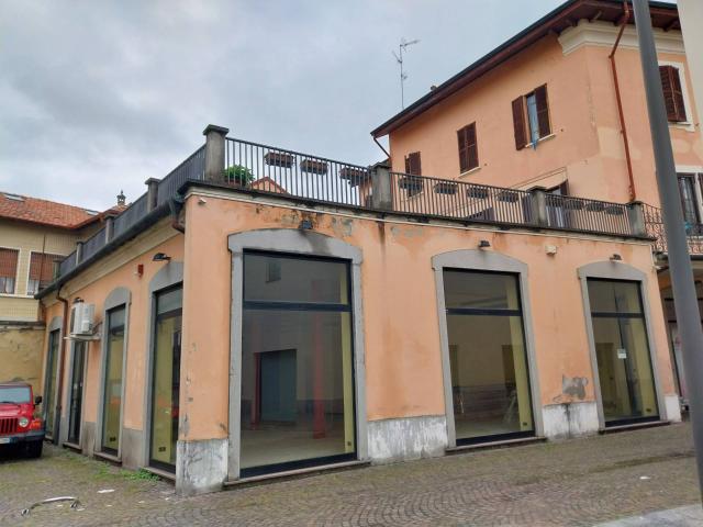 Locale Commerciale in affitto a Gallarate, Lombardia