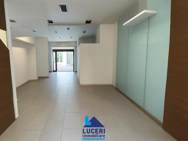 Locale Commerciale in vendita a Puglia, Lecce