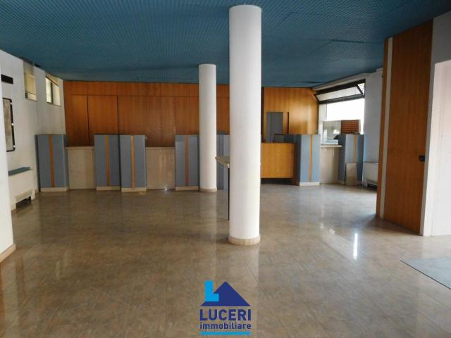 Locale Commerciale in vendita a Puglia, Lecce