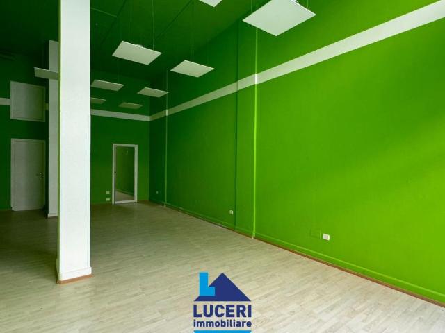 Locale Commerciale in vendita a Puglia, Lecce