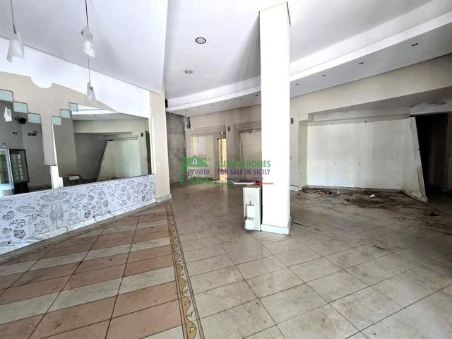 Locale Commerciale in affitto a Villaggio Aldisio, Gela