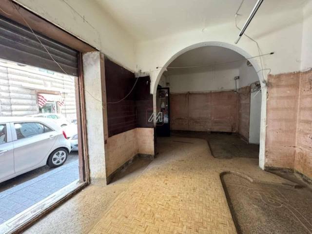 Locale Commerciale in affitto a Ponente, Serra Riccò