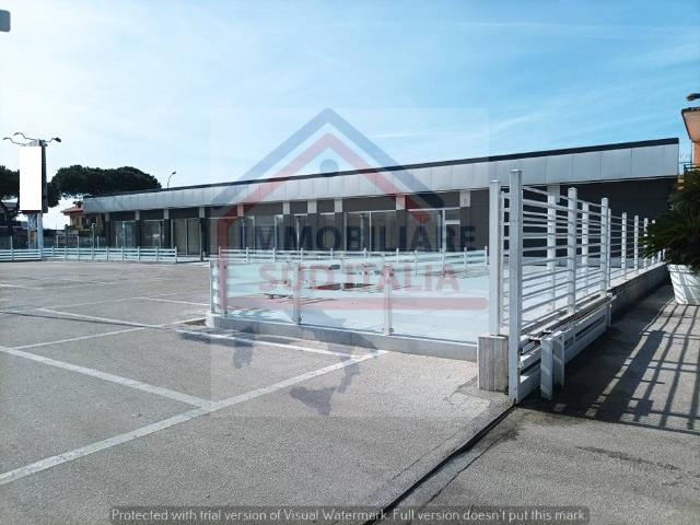 Locale Commerciale in affitto a Giugliano In Campania, Campania