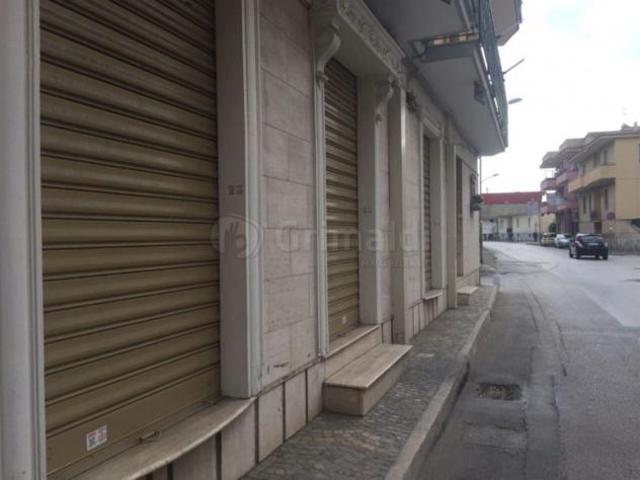 Locale Commerciale in affitto a Giugliano In Campania, Campania