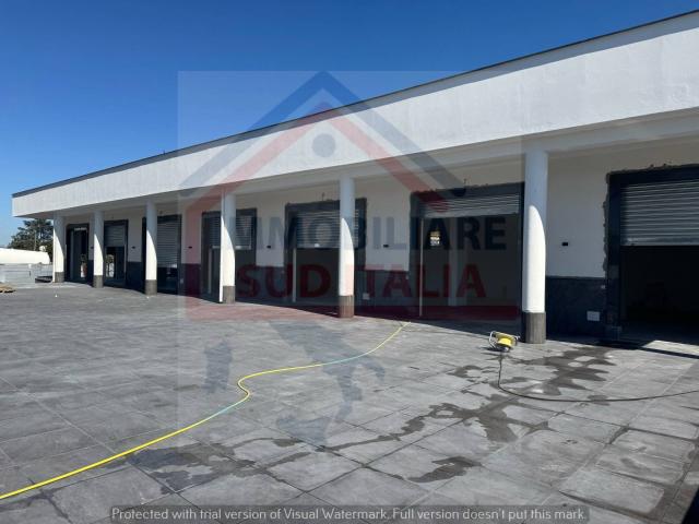 Locale Commerciale in affitto a Canosa, Giugliano In Campania