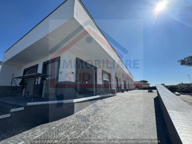 Locale Commerciale in affitto a Canosa, Giugliano In Campania