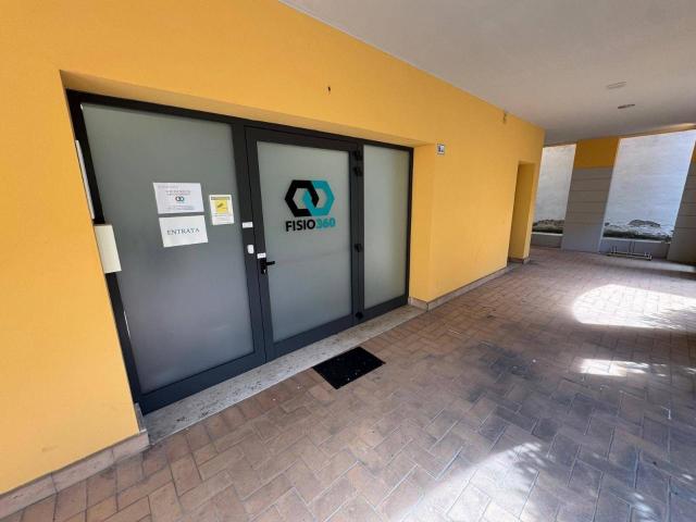 Locale Commerciale in affitto a San Rocco / Podturn, Gorizia