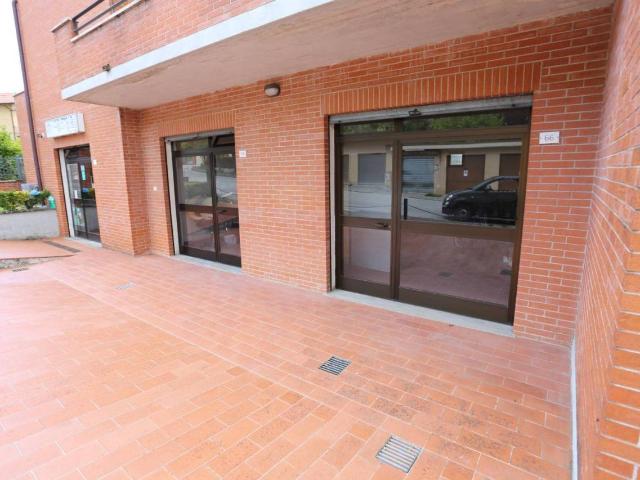 Locale Commerciale in affitto a Gubbio, Umbria