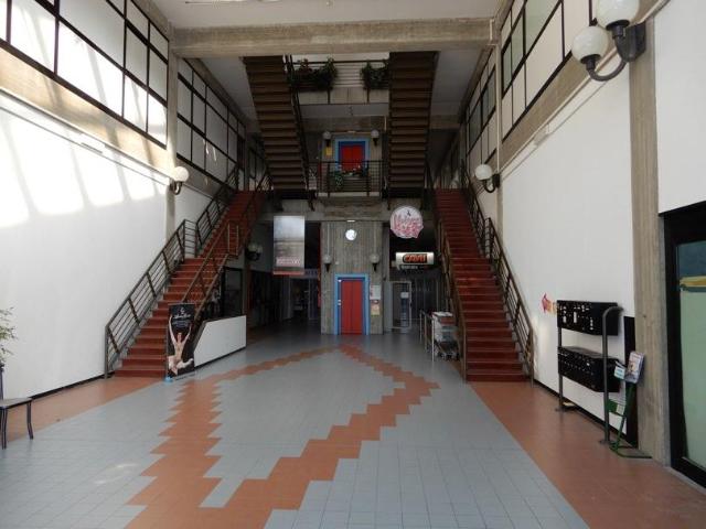 Locale Commerciale in affitto a Nuovo Circondario Imolese, Imola