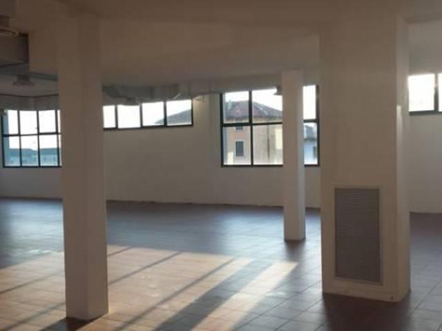 Locale Commerciale in affitto a Nuovo Circondario Imolese, Imola