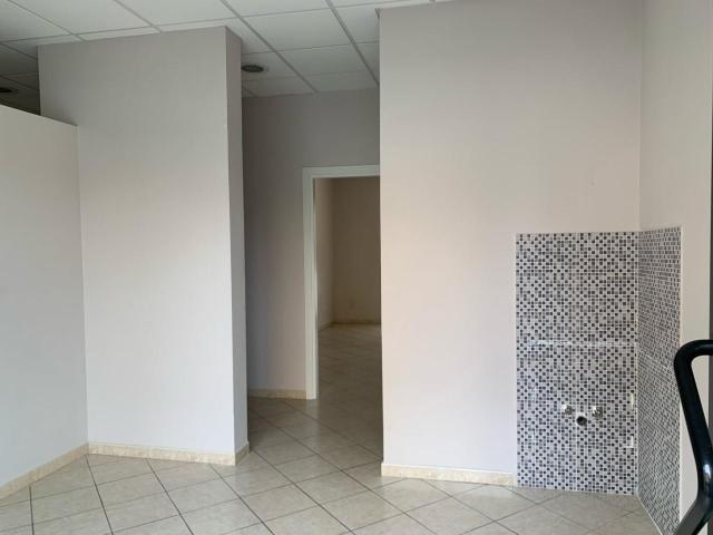Locale Commerciale in affitto a San Lazzaro, Isernia