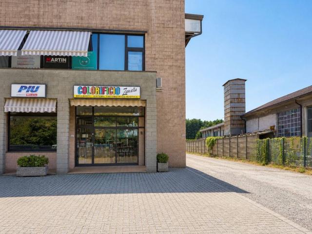 Locale Commerciale in affitto a Ispra, Lombardia