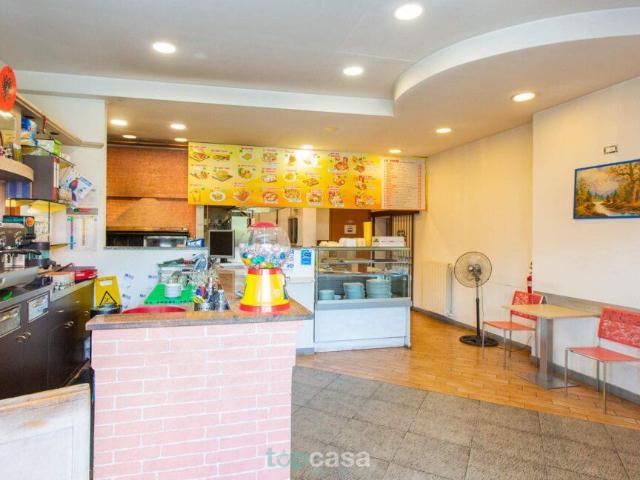 Locale Commerciale in vendita a Jerago Con Orago, Lombardia