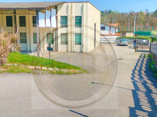 Locale Commerciale in affitto a Jerago Con Orago, Lombardia