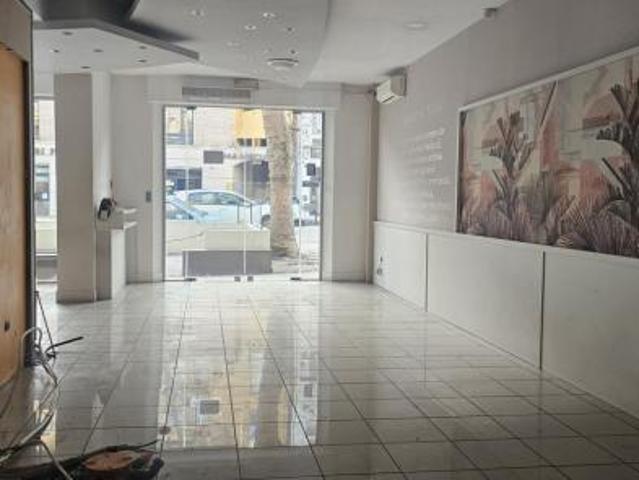 Locale Commerciale in affitto a Marche, Ancona