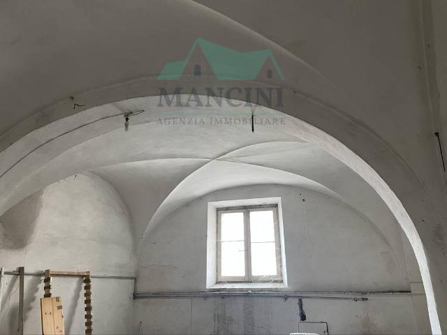 Locale Commerciale in affitto a Marche, Ancona