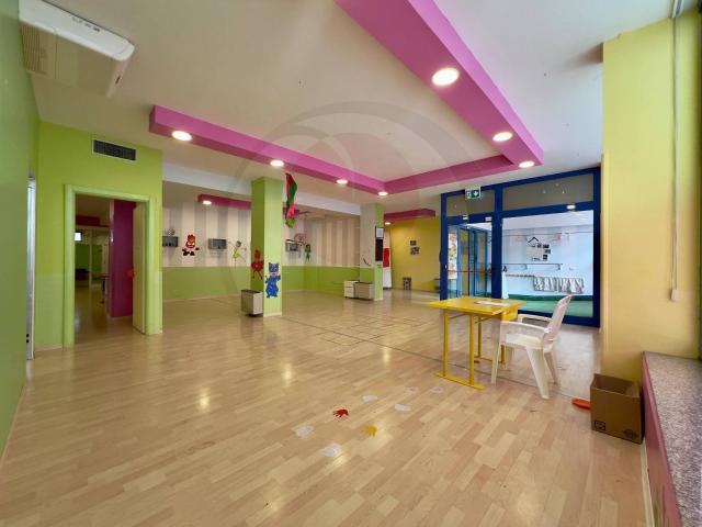 Locale Commerciale in affitto a Quartiere Trento e Trieste, Lanciano