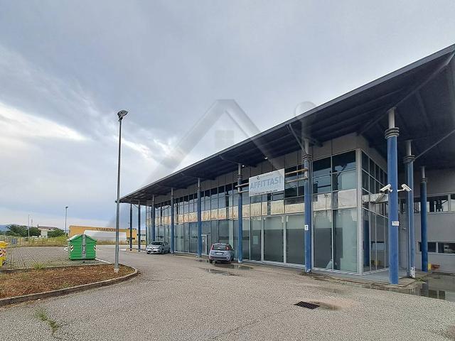 Locale Commerciale in affitto a Tornimparte, Abruzzo