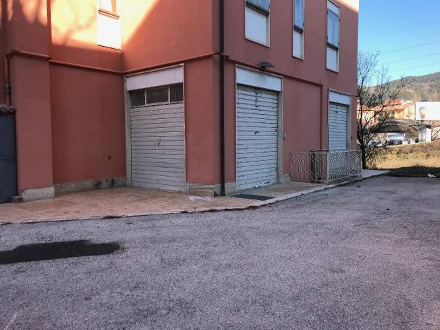 Locale Commerciale in affitto a Torretta, Tornimparte