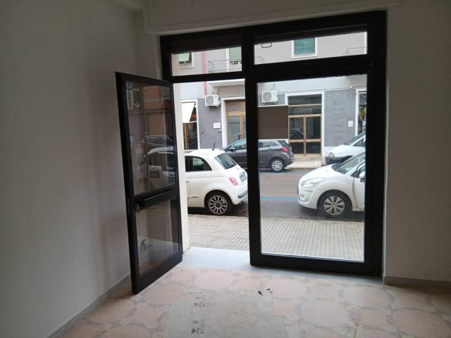 Locale Commerciale in affitto a Puglia, Lecce