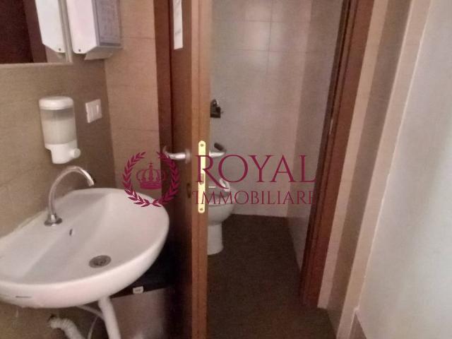 Locale Commerciale in affitto a Livorno