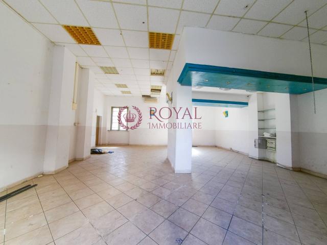 Locale Commerciale in affitto a Pontino, Livorno
