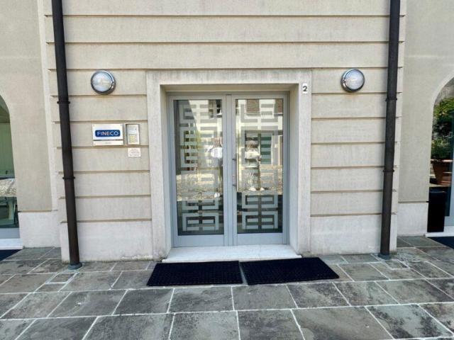 Locale Commerciale in affitto a Unione dei Comuni Bassa Bresciana Occidentale, Lograto
