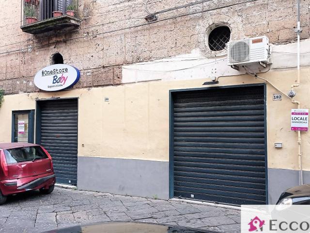 Locale Commerciale in affitto a Maddaloni, Campania