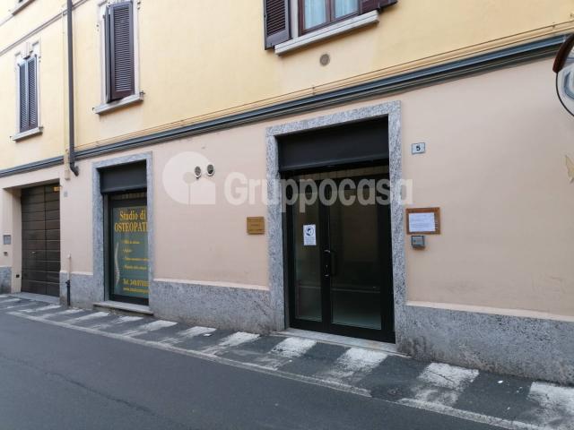 Locale Commerciale in affitto a Magenta, Lombardia