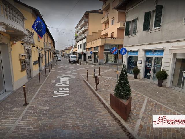 Locale Commerciale in affitto a Magenta, Lombardia