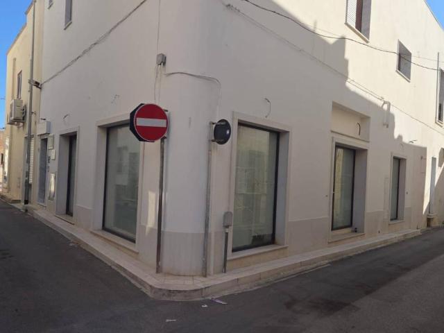 Locale Commerciale in affitto a Puglia, Taranto