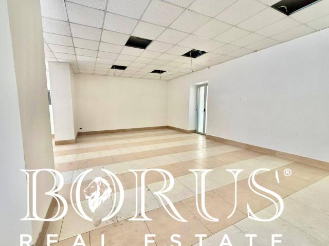Locale Commerciale in affitto a Marcianise, Campania