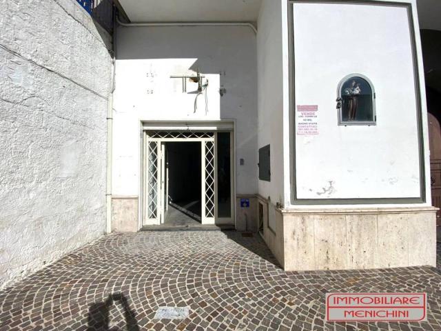 Locale Commerciale in affitto a Mariglianella, Campania