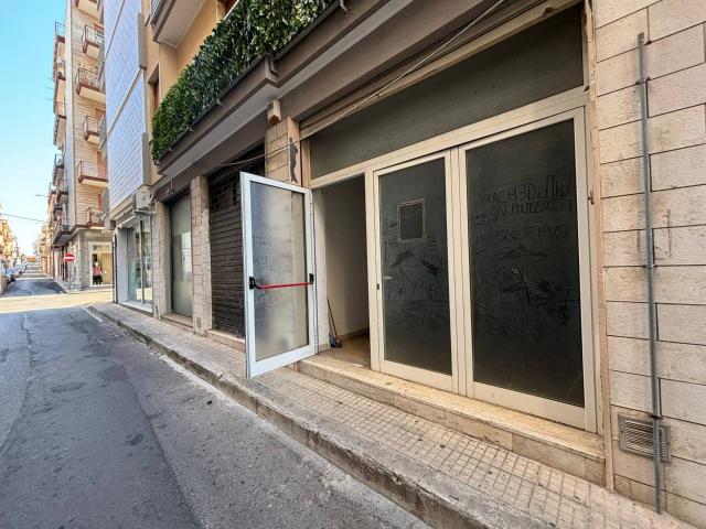 Locale Commerciale in affitto a Puglia, Taranto
