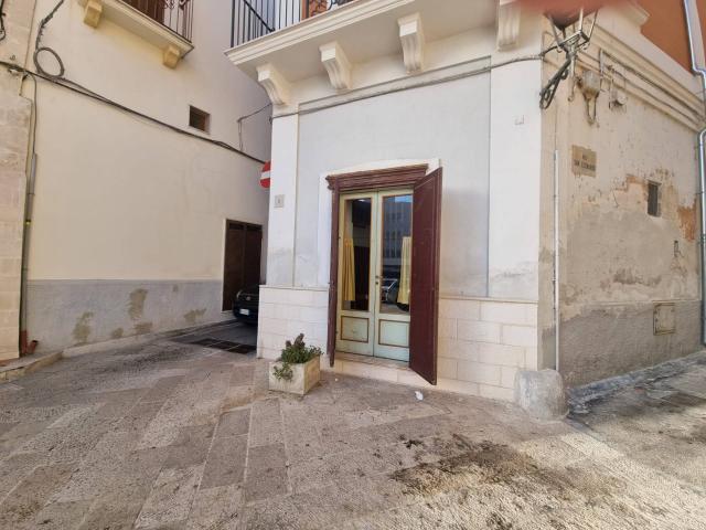 Locale Commerciale in affitto a Puglia, Taranto