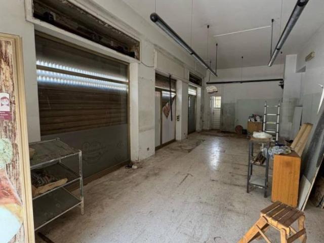 Locale Commerciale in affitto a Mercato San Severino, Campania