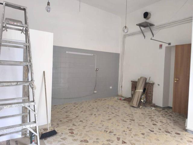 Locale Commerciale in affitto a Mercato San Severino, Campania