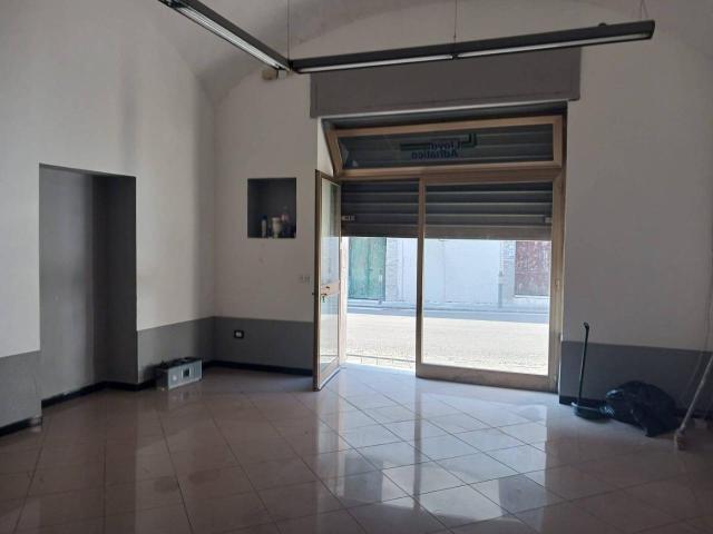 Locale Commerciale in affitto a Mercato San Severino, Campania