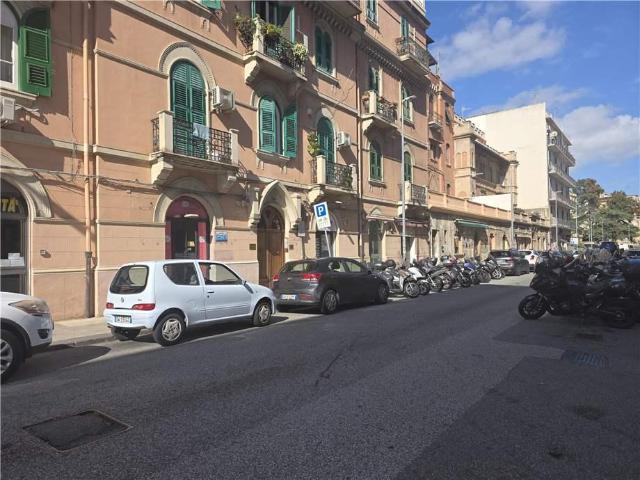 Locale Commerciale in affitto a IV Circoscrizione, Messina