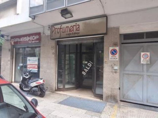 Locale Commerciale in affitto a IV Circoscrizione, Messina