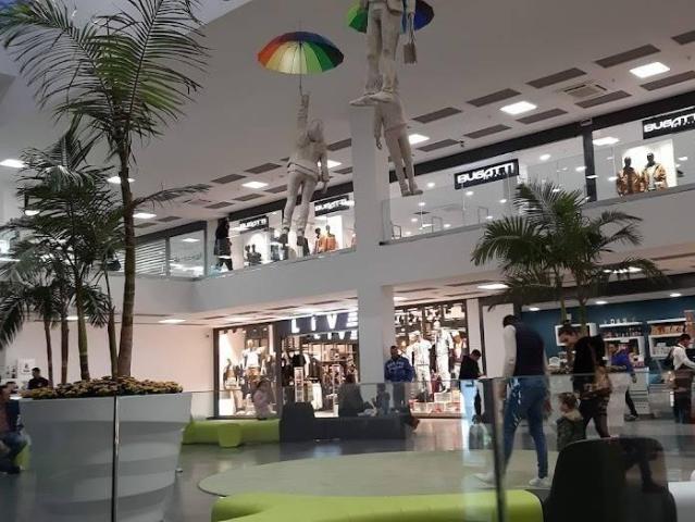 Locale Commerciale in affitto a III Circoscrizione, Messina